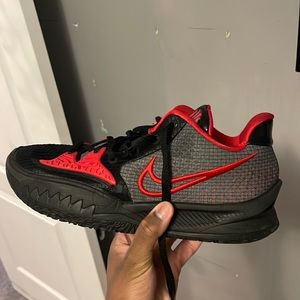 Kyrie low 4 bred size 12